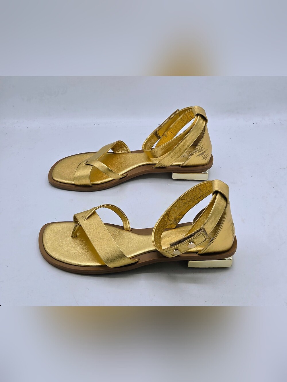 Franco Sarto Gold Metallic Parker Square Toe Flat Sandals Size 8.5M - Picture 4 of 16